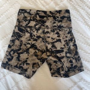 Lululemon biker shorts inseam 6’